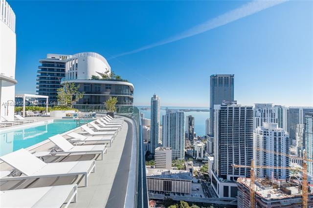 55 SW 9th St, Unit 1905 in Miami, FL - Foto de edificio