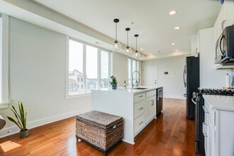 800 21st St NE, Unit 4 in Washington, DC - Building Photo - Building Photo