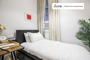 Room in Shared 5 bed/1 bath home in New York, NY - Building Photo