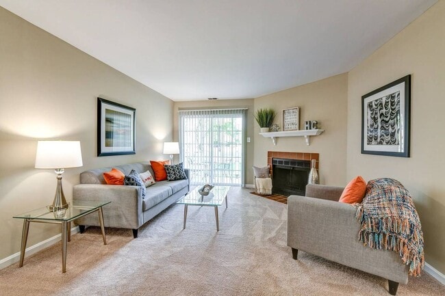 Hunt Club Apartments in North Wales, PA - Foto de edificio - Building Photo