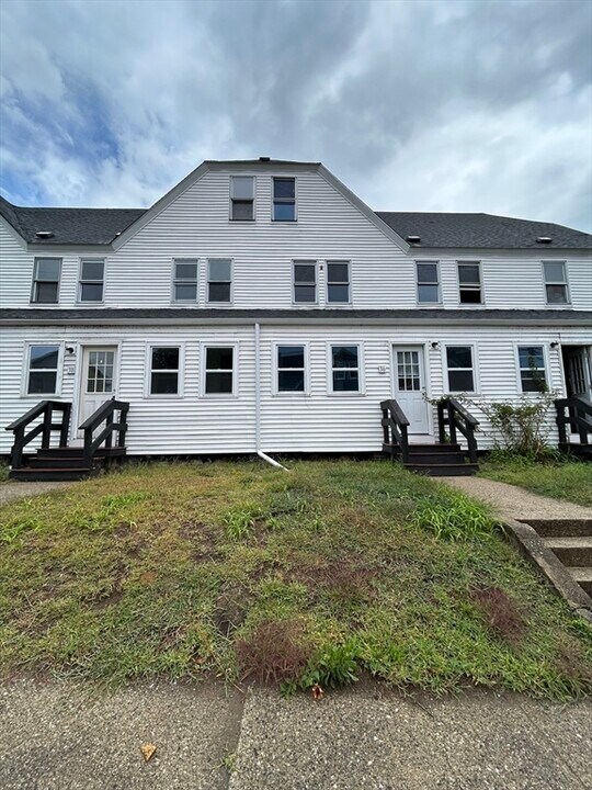 36 Overlook St in Northbridge, MA - Building Photo