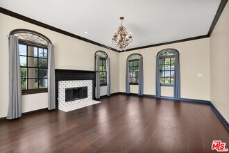 1036 El Medio Ave in Los Angeles, CA - Building Photo - Building Photo