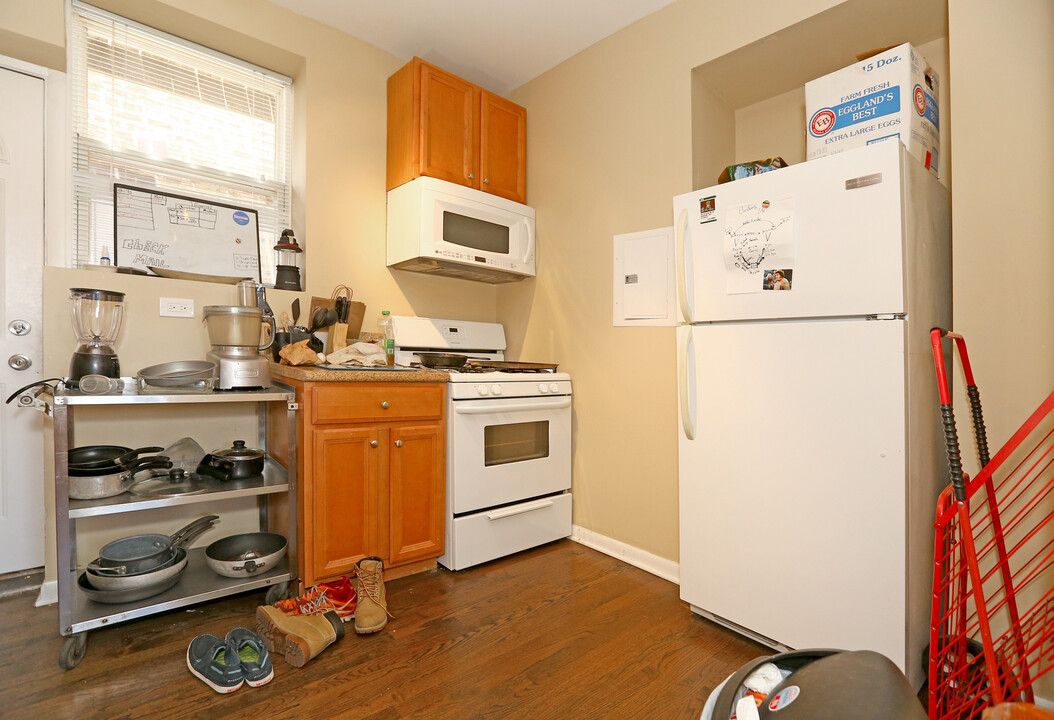3811 N Western Ave-Unit -2R in Chicago, IL - Building Photo