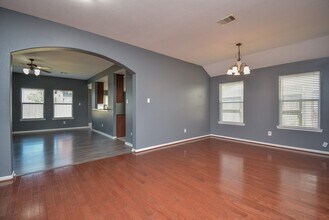 917 Almond St in Baytown, TX - Building Photo - Building Photo