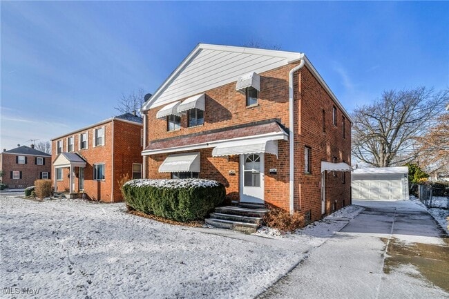 420 E 222nd St in Euclid, OH - Foto de edificio - Building Photo