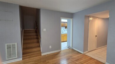 7913 Grove Ridge Dr in Houston, TX - Building Photo - Building Photo