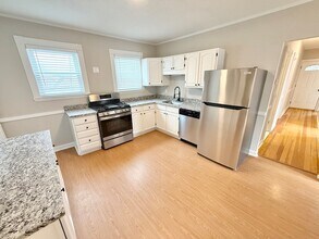 18 Salina Rd, Unit 3 in Boston, MA - Foto de edificio - Building Photo