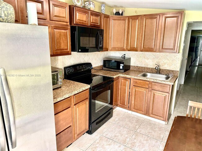 418 SE 3rd St in Dania Beach, FL - Building Photo - Building Photo