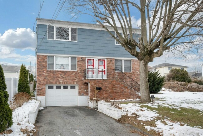 52 Post Pl in Harrison, NY - Building Photo - Building Photo