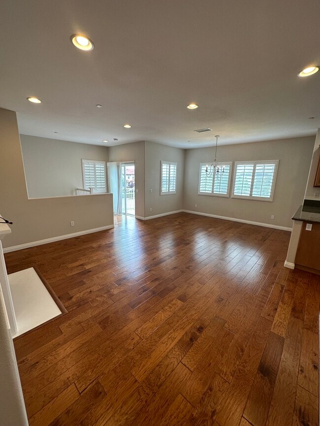 715 Garonne St in Oxnard, CA - Foto de edificio - Building Photo