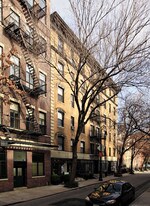 19-23 Commerce St in New York, NY - Building Photo