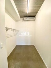 350 E Locust St in Des Moines, IA - Building Photo - Building Photo