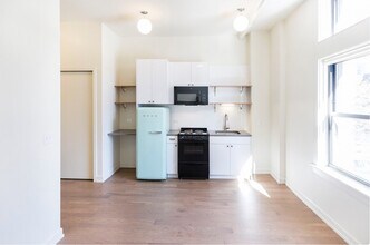 311 W Erie St in Chicago, IL - Foto de edificio - Building Photo