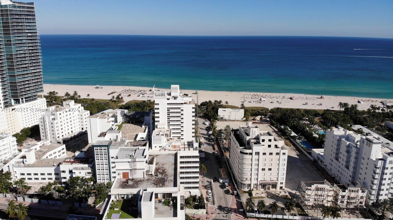 1800 Collins Ave in Miami Beach, FL - Foto de edificio