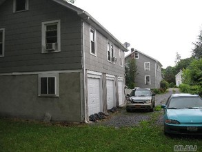 48 Arnold Ave in West Babylon, NY - Building Photo - Building Photo