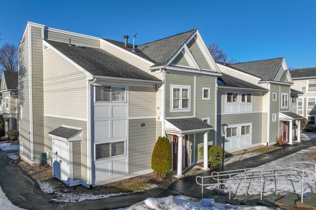 Beacon Village in Burlington, MA - Foto de edificio - Building Photo