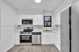 118 NW 44th St in Miami, FL - Building Photo