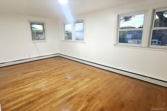 308 40th St in Lindenhurst, NY - Building Photo - Building Photo