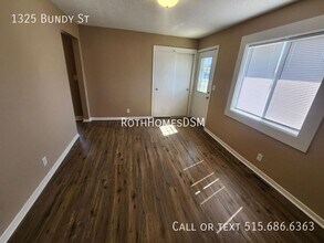 1325 Bundy St in Des Moines, IA - Building Photo - Building Photo