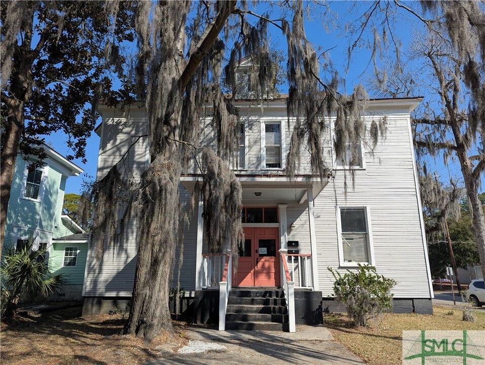 836 E Henry St in Savannah, GA - Building Photo