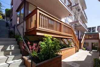 12 Panoramic in Berkeley, CA - Building Photo - Building Photo