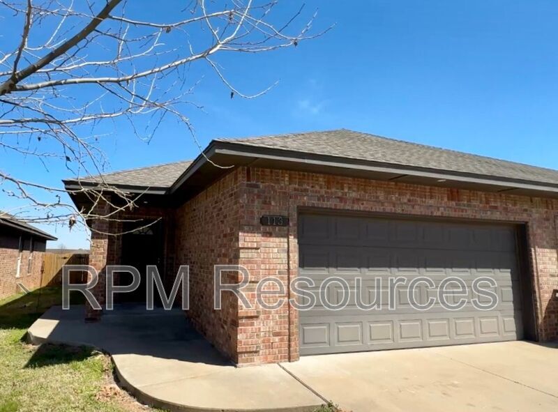 113 Bison Ct Way in Mustang, OK - Building Photo