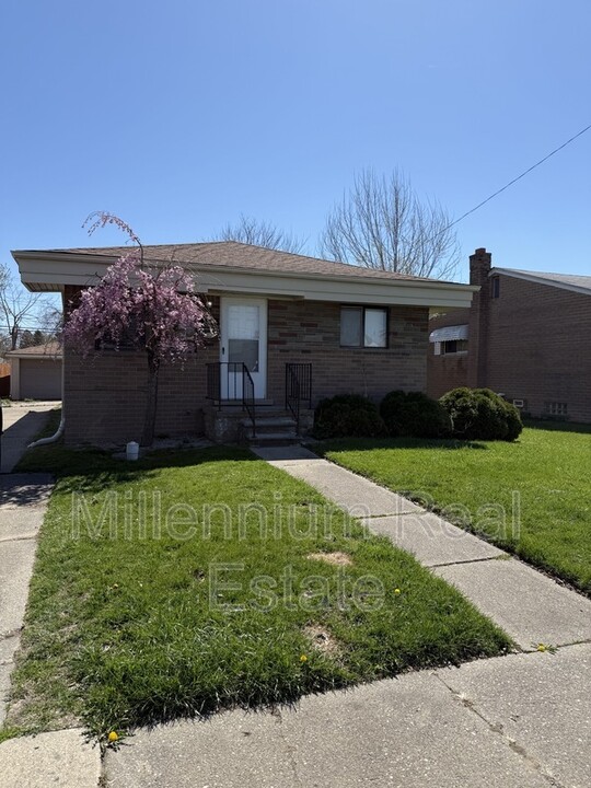 101 Beyne St in Mount Clemens, MI - Building Photo