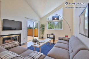 939 Laurel St in San Carlos, CA - Building Photo