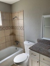 The Oaks at Laurel in Beaumont, TX - Foto de edificio - Building Photo