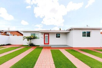 1647 NW 29th Ave in Miami, FL - Building Photo - Building Photo