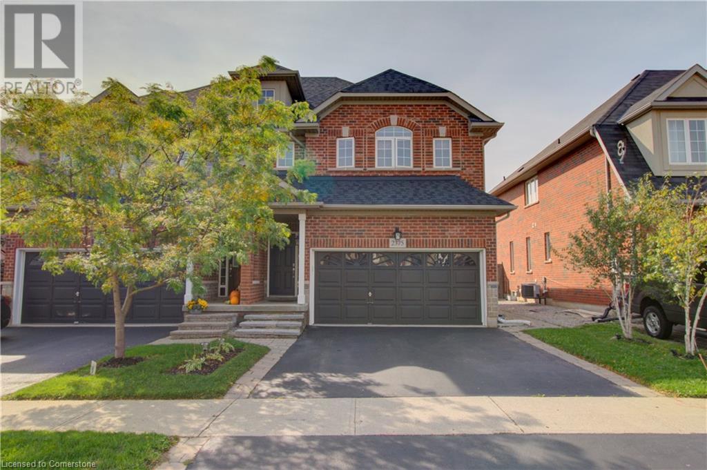 2375 Stone Glen Crescent in Oakville, ON - Building Photo