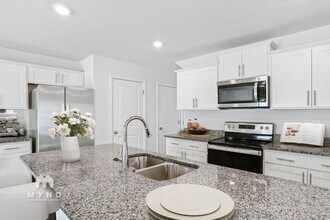 6025 Elena Lynn Ct in Charlotte, NC - Building Photo - Building Photo