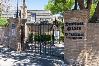 Sutton Place in El Paso, TX - Foto de edificio - Building Photo