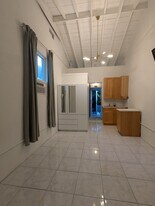 2551 Lincoln St, Unit Studio in Hollywood, FL - Building Photo