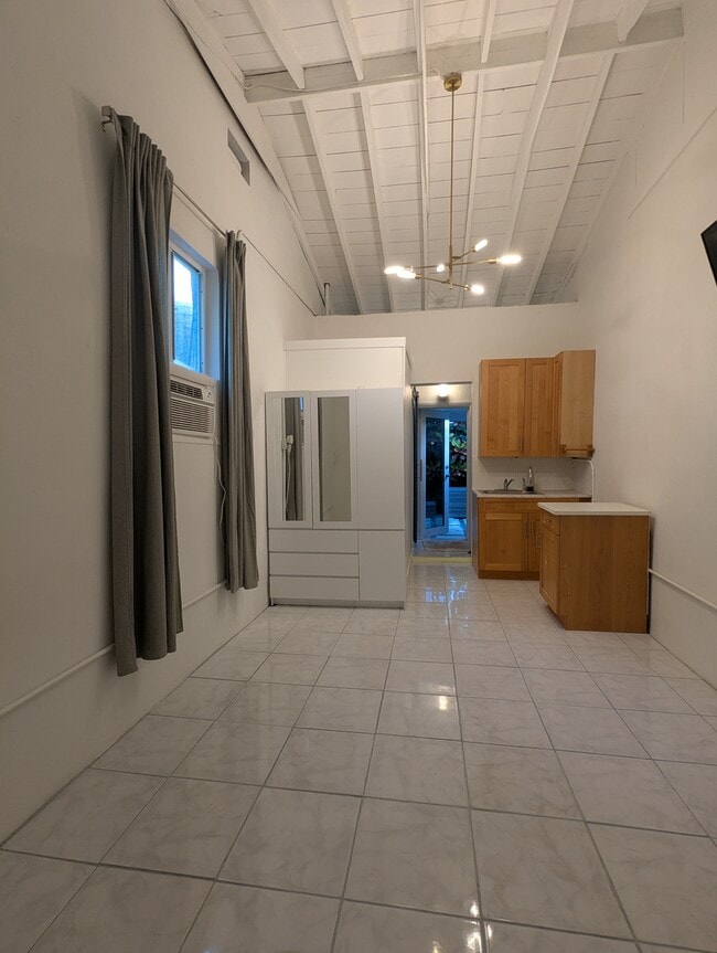 2551 Lincoln St, Unit Studio in Hollywood, FL - Foto de edificio - Building Photo