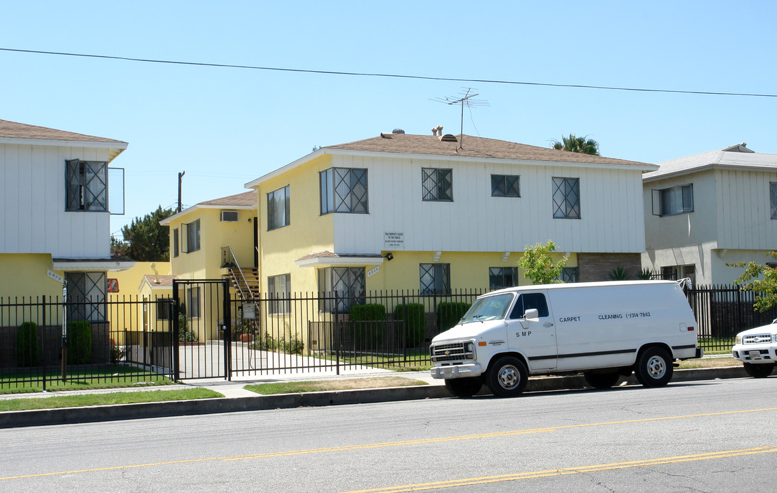 6939 Fulton Ave in North Hollywood, CA - Building Photo