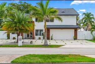 20051 NW 64th Pl in Hialeah, FL - Building Photo