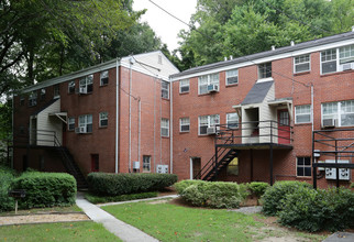 Oak Knoll Apartments in Atlanta, GA - Foto de edificio - Building Photo