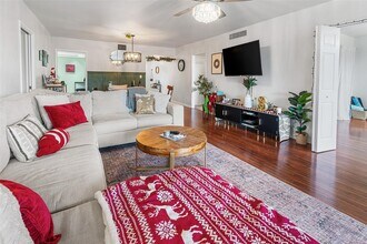 3930 Oaks Clubhouse Dr in Pompano Beach, FL - Building Photo - Building Photo