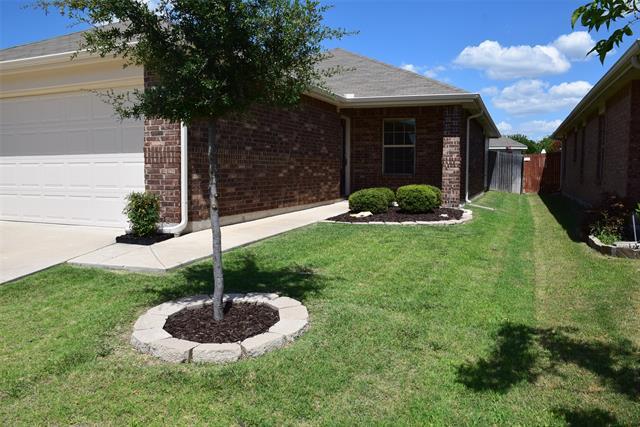 9016 Quarry Ridge Trail in Fort Worth, TX - Building Photo