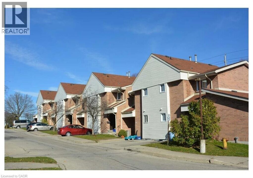 15 Millwood Crescent in Kitchener, ON - Building Photo
