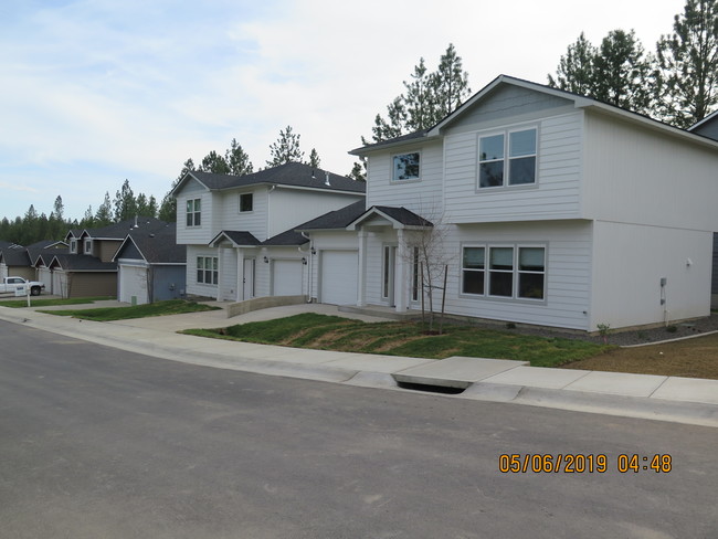 12821-13017 E Raptor Ln in Mead, WA - Building Photo - Building Photo