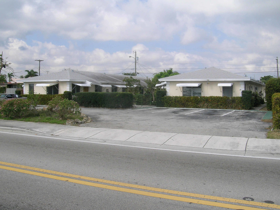 1231 N Federal Hwy in Lake Worth, FL - Building Photo