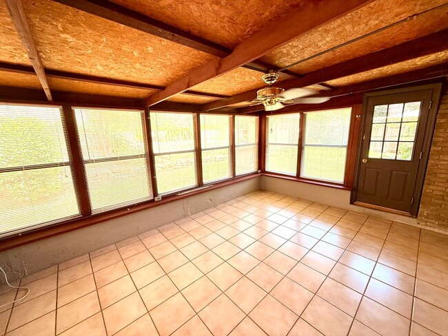 2217 Indian Creek Dr in Irving, TX - Building Photo - Building Photo
