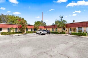 733 Nantucket Cir in Greenacres, FL - Building Photo