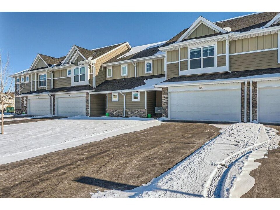 1082 Jubert Dr in Medina, MN - Building Photo
