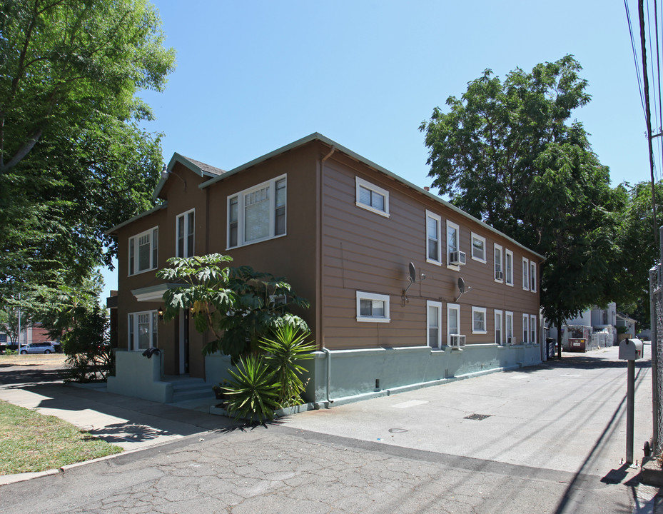 415 18th St in Sacramento, CA - Building Photo