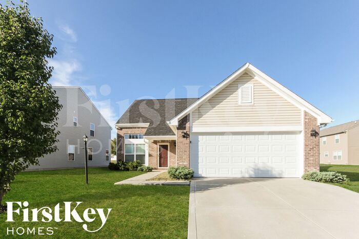 7910 Fox Glen Dr in Indianapolis, IN - Foto de edificio