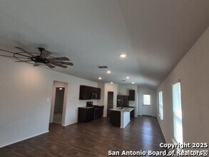 345 Middle Grn Lp in Floresville, TX - Building Photo - Building Photo