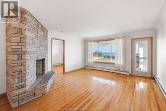 13918 Riverside Dr E in Tecumseh, ON - Building Photo - Building Photo
